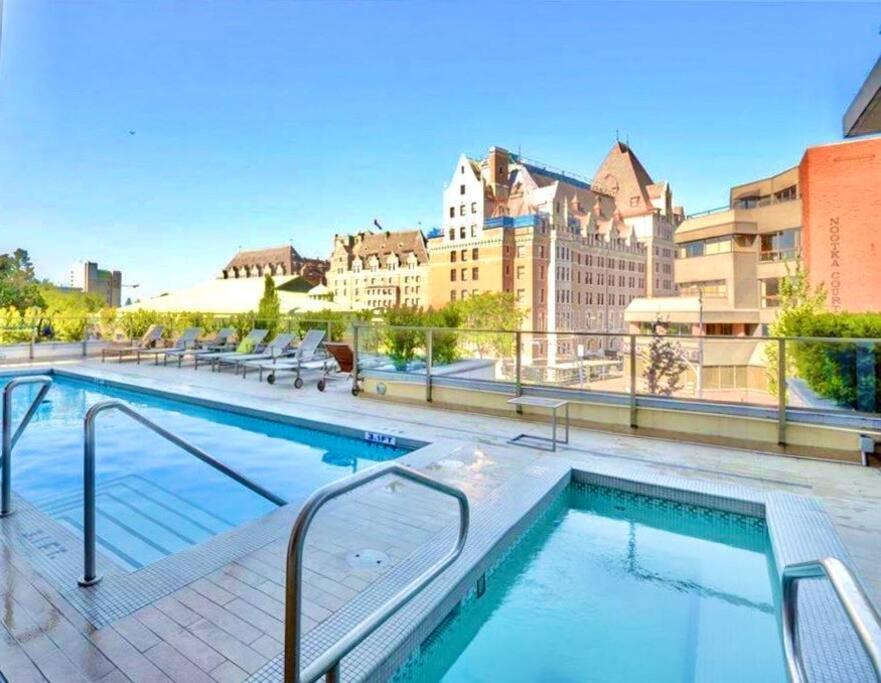 Victoria'S Best Location 2 Bedroom Luxe Condo Экстерьер фото