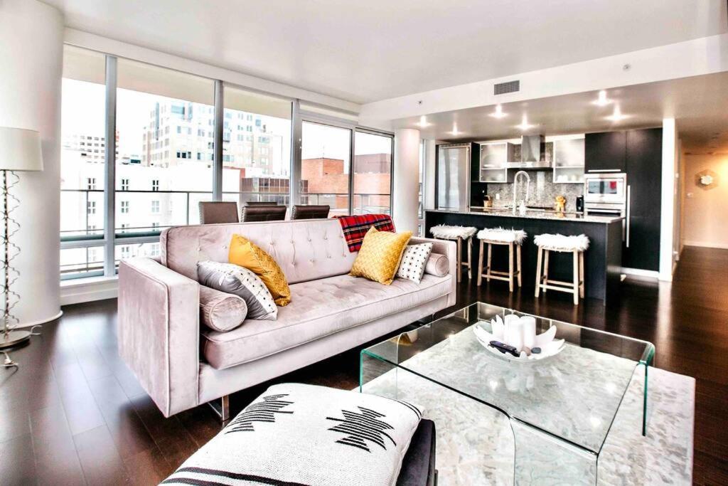 Victoria'S Best Location 2 Bedroom Luxe Condo Экстерьер фото