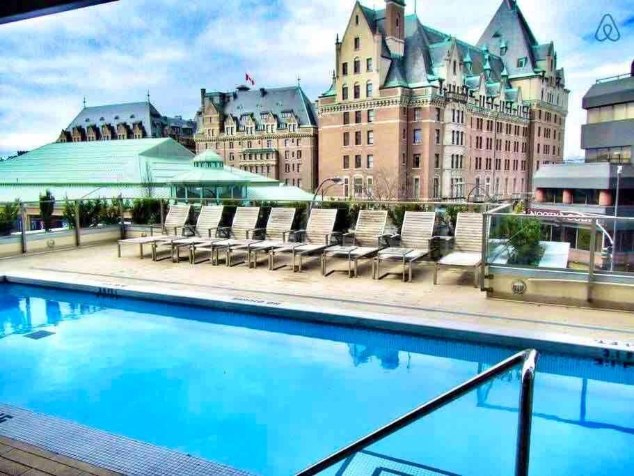 Victoria'S Best Location 2 Bedroom Luxe Condo Экстерьер фото