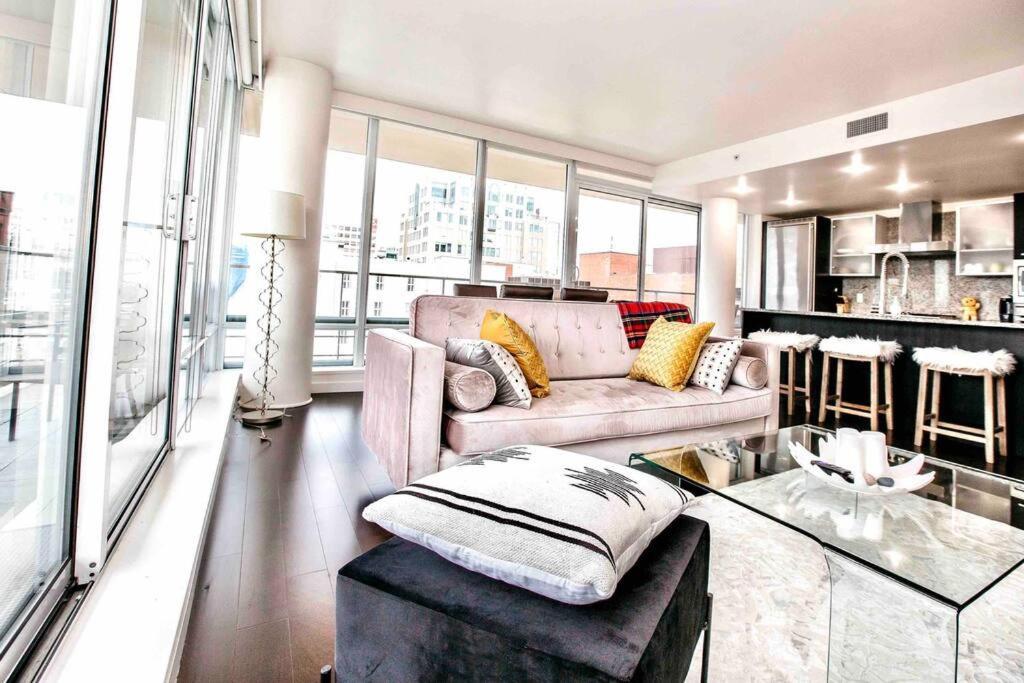 Victoria'S Best Location 2 Bedroom Luxe Condo Экстерьер фото