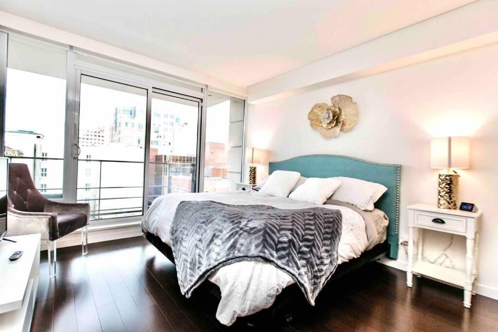 Victoria'S Best Location 2 Bedroom Luxe Condo Экстерьер фото