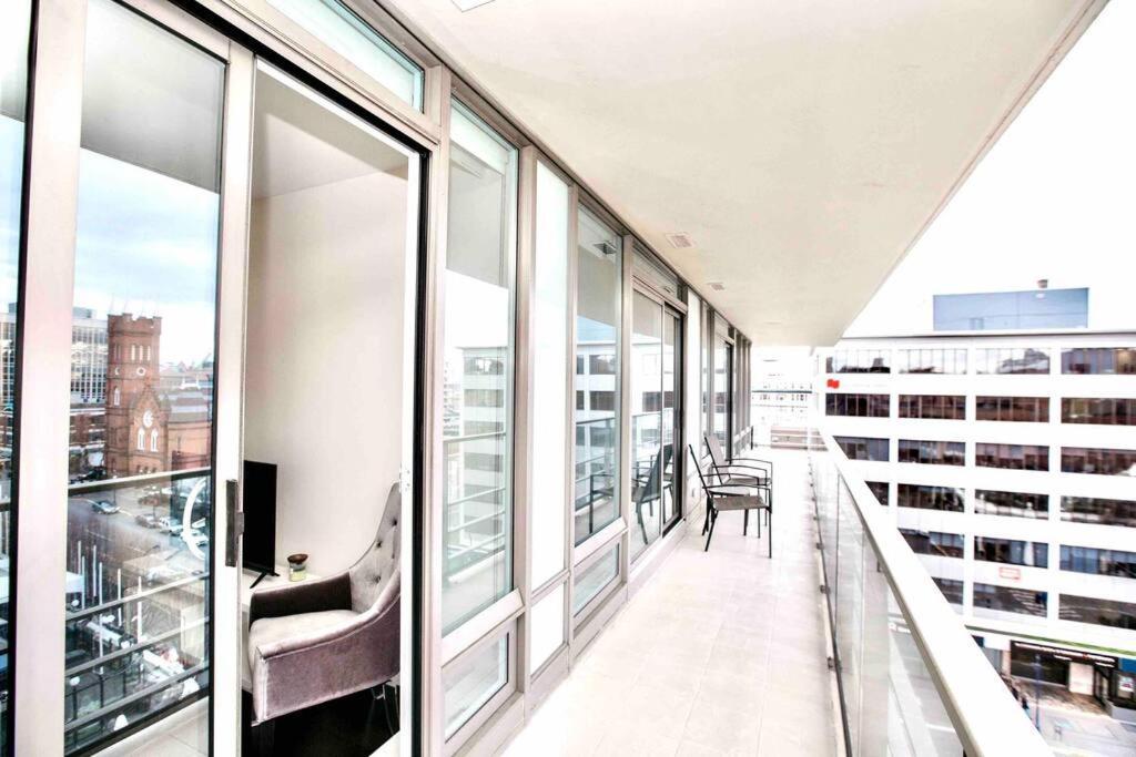 Victoria'S Best Location 2 Bedroom Luxe Condo Экстерьер фото